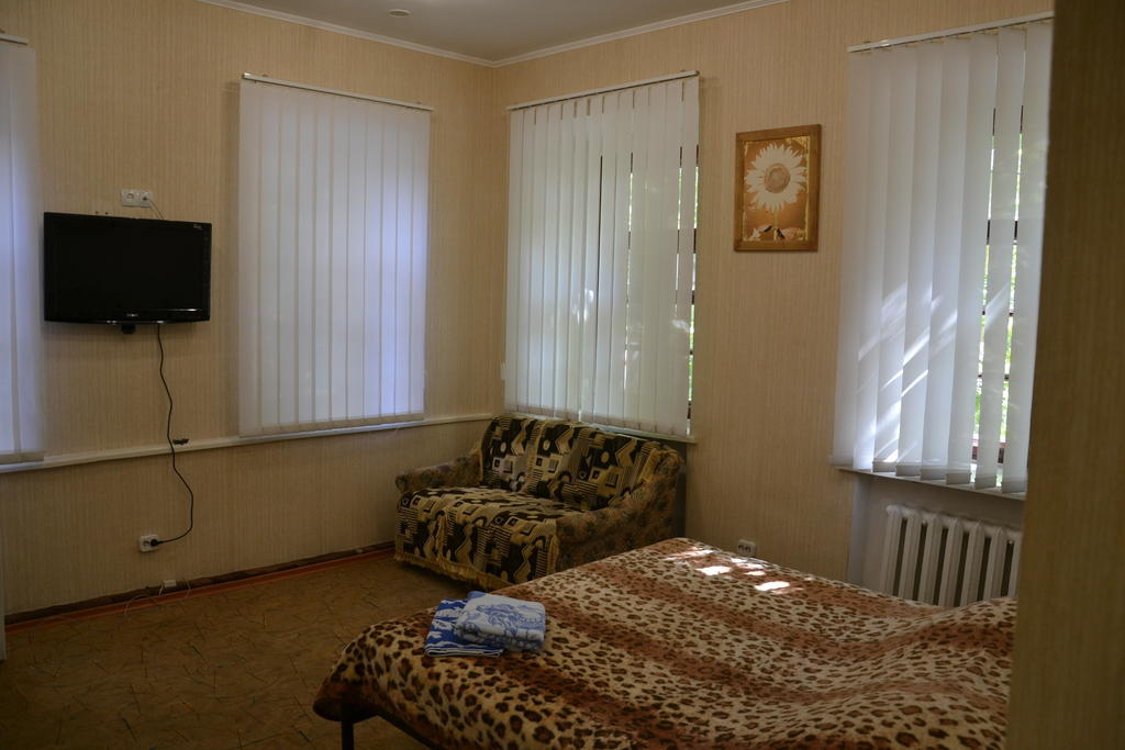 Hotel Na Admirala Makarova Mykolaiv Habitación foto